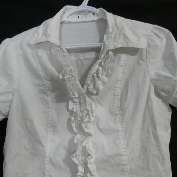 Unbranded | P2P 15.5 inches measured | Elegant White V-Neck Ruffled Blouse - Picture 4 of 13